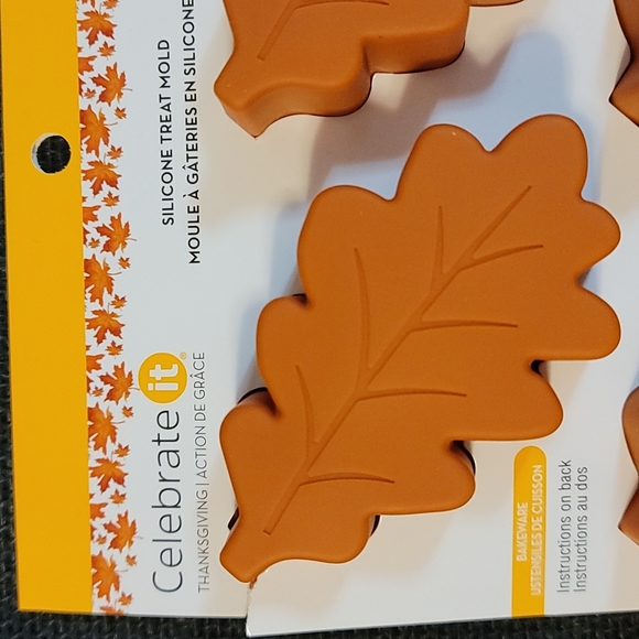 Silicone treat Mold, Bakeware, Leaves, Thanksgiving - Picture 2 of 7